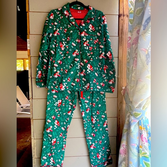 SANTAS WORKSHOP CHRISTMAS PAJAMAS - Picture 1 of 6
